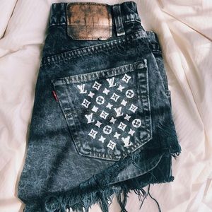 ⭐️Custom Louis Vuitton Painted Levi’s⭐️
